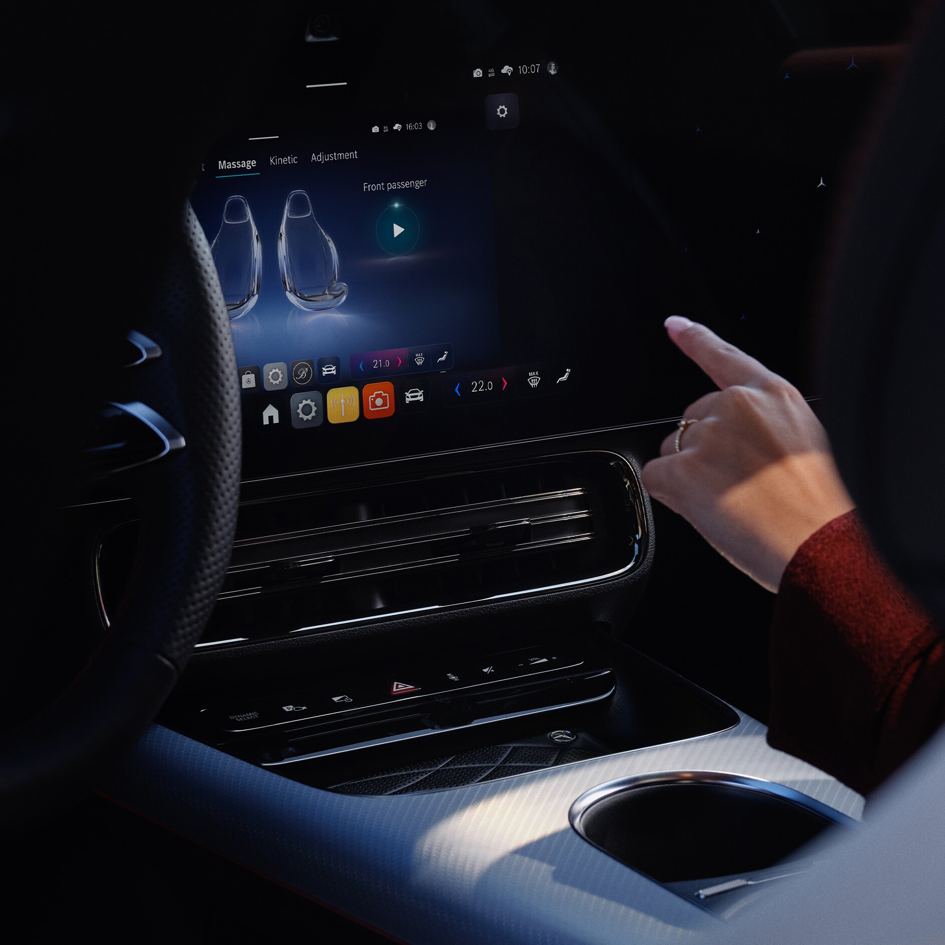 Personalizzazione | Sistema multimediale MBUX | Mercedes-Benz Il sistema multimediale MBUX visualizza le opzioni di personalizzazione all'interno di un veicolo Mercedes-Benz.