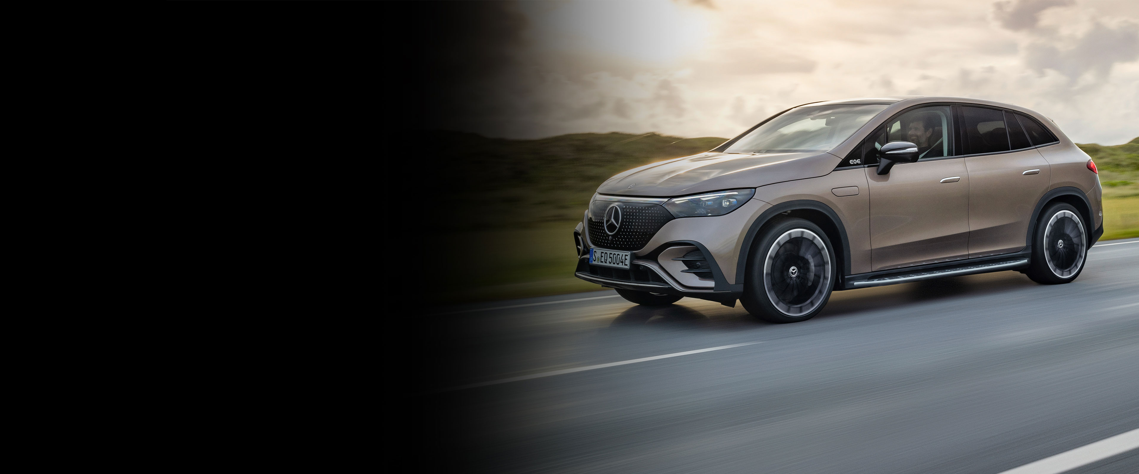 EQE 350+ | Nachhaltigkeit | Mercedes-Benz Der Mercedes-Benz EQE 350+ in der Seitenansicht.