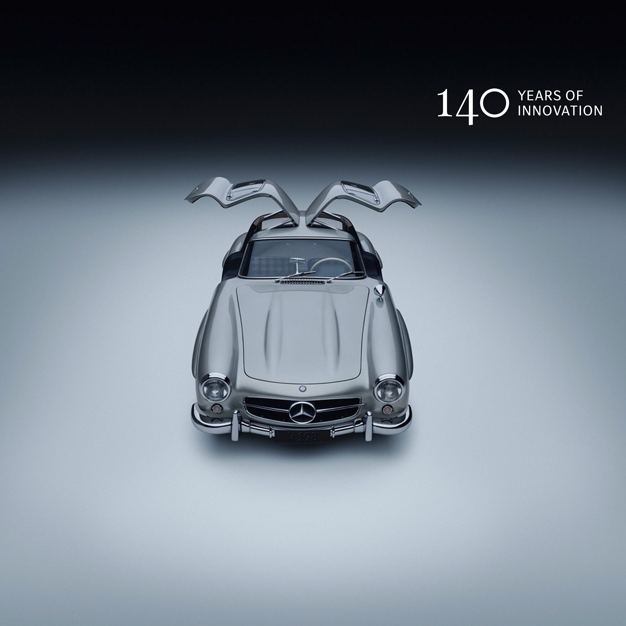 Mercedes-Benz 300 SL Flügeltürer mit geöffneten Türen.